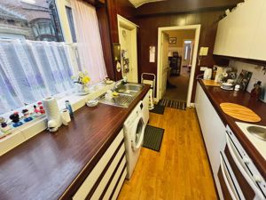 Kitchen- click for photo gallery